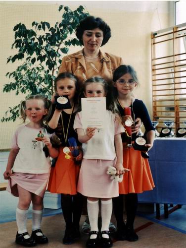młode medalistki,od lewej:Kasia,Ola,Ania i Ewa 